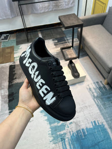 ALEXANDER MCQUEEN OVERSIZED GRAFFITI SNEAKER - M009