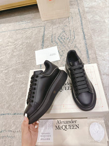 ALEXANDER MCQUEEN OVERSIZED LEATHER ZIPPER SNEAKERS - M019