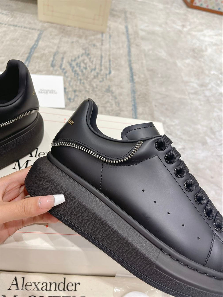 ALEXANDER MCQUEEN OVERSIZED LEATHER ZIPPER SNEAKERS - M019