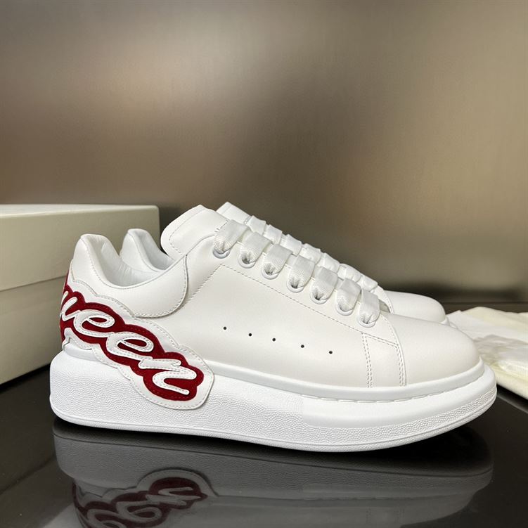 ALEXANDER MCQUEEN OVERSIZED LOGO-PATCH SNEAKERS - M057