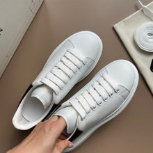 ALEXANDER MCQUEEN OVERSIZED SNEAKER - M002