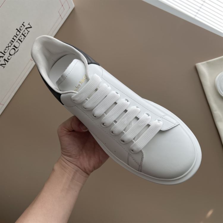 ALEXANDER MCQUEEN OVERSIZED SNEAKER - M002