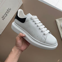 ALEXANDER MCQUEEN OVERSIZED SNEAKER - M002