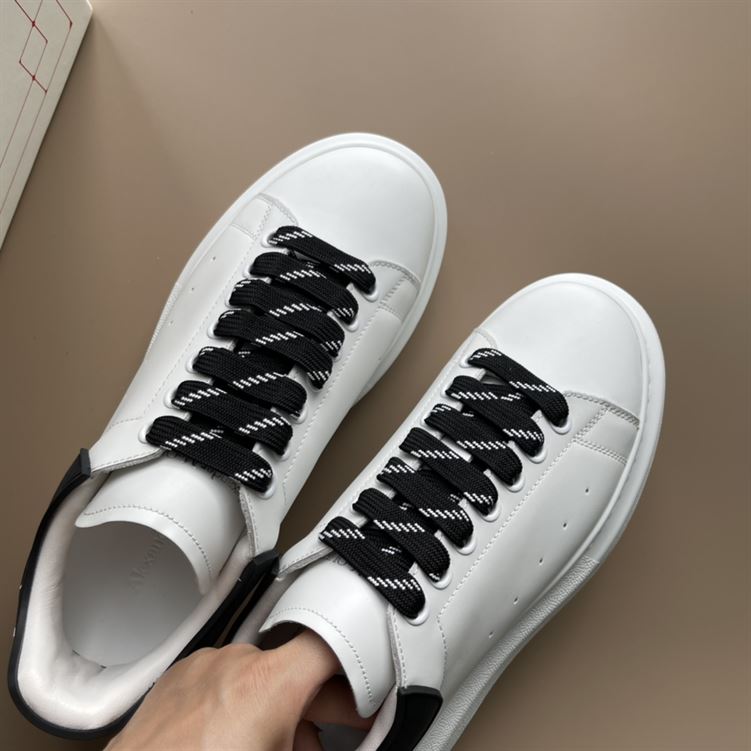 ALEXANDER MCQUEEN OVERSIZED SNEAKER - M004