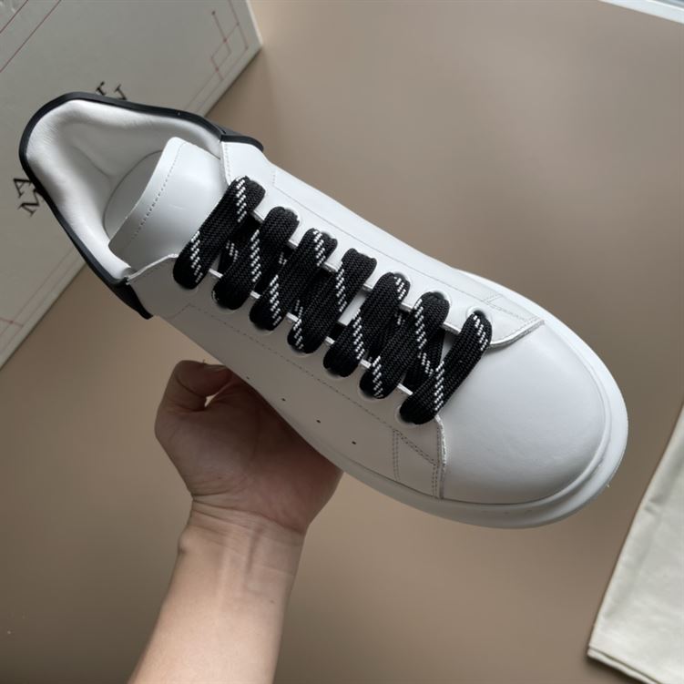 ALEXANDER MCQUEEN OVERSIZED SNEAKER - M004