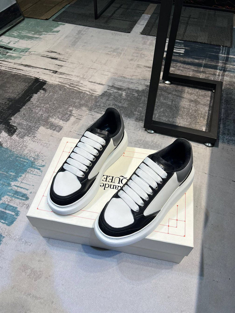 ALEXANDER MCQUEEN OVERSIZED SNEAKER - M010