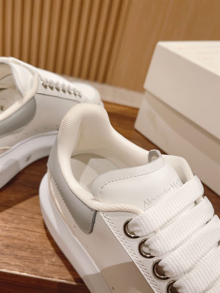 ALEXANDER MCQUEEN OVERSIZED SNEAKER - M015