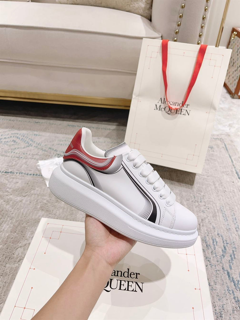 ALEXANDER MCQUEEN OVERSIZED SNEAKER - M016