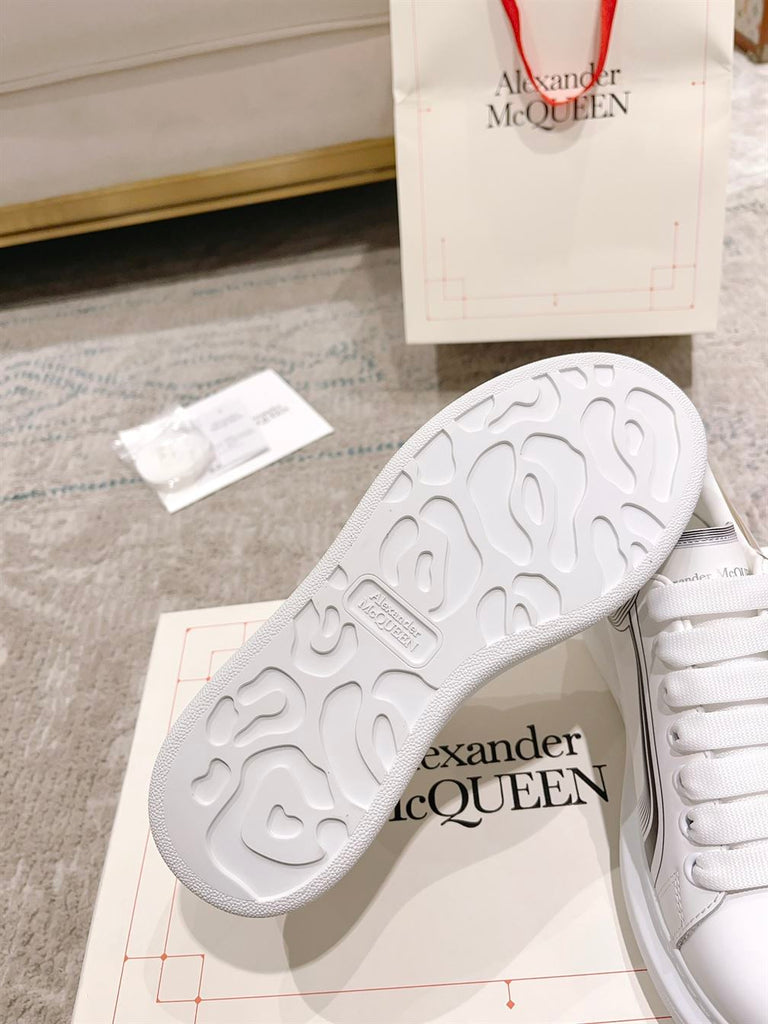 ALEXANDER MCQUEEN OVERSIZED SNEAKER - M017