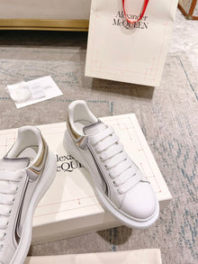 ALEXANDER MCQUEEN OVERSIZED SNEAKER - M017