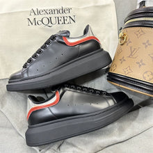 ALEXANDER MCQUEEN OVERSIZED SNEAKER - M020