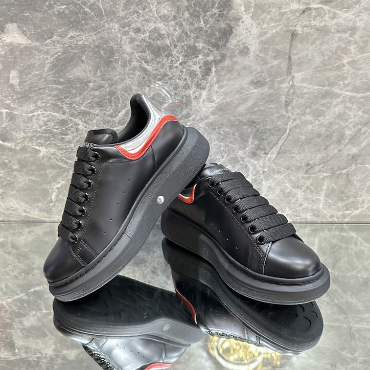 ALEXANDER MCQUEEN OVERSIZED SNEAKER - M020