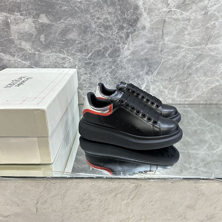 ALEXANDER MCQUEEN OVERSIZED SNEAKER - M020