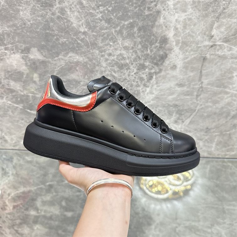 ALEXANDER MCQUEEN OVERSIZED SNEAKER - M020