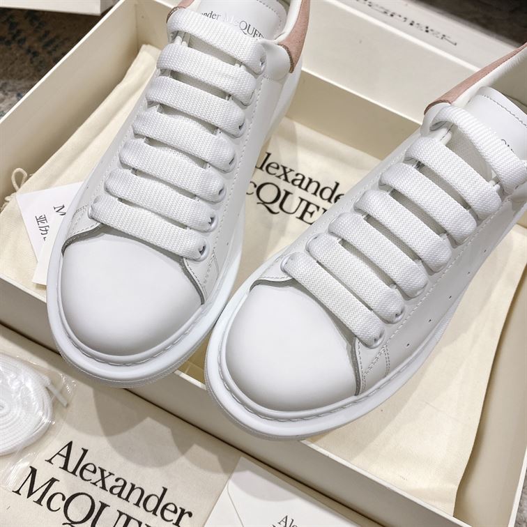 ALEXANDER MCQUEEN OVERSIZED SNEAKER - M023