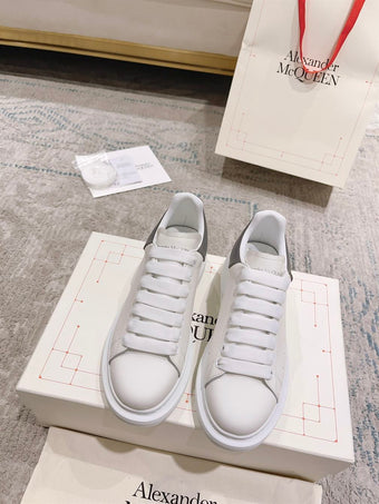 ALEXANDER MCQUEEN OVERSIZED SNEAKER - M026