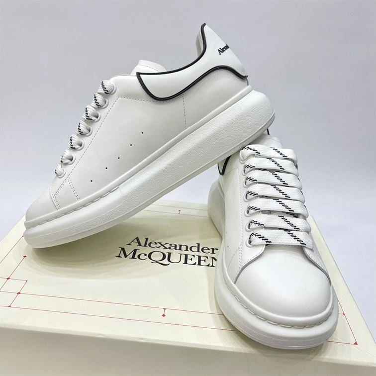 ALEXANDER MCQUEEN OVERSIZED SNEAKER - M027