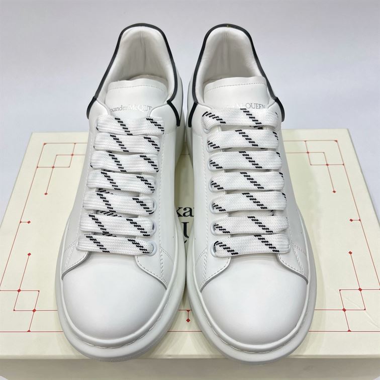 ALEXANDER MCQUEEN OVERSIZED SNEAKER - M027