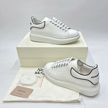 ALEXANDER MCQUEEN OVERSIZED SNEAKER - M027