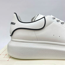 ALEXANDER MCQUEEN OVERSIZED SNEAKER - M027