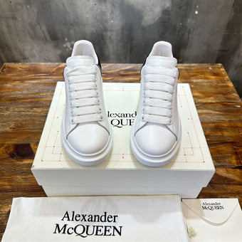 ALEXANDER MCQUEEN OVERSIZED SNEAKER - M031