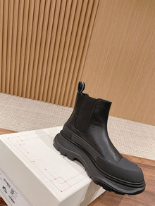 ALEXANDER MCQUEEN TREAD SLICK CHELSEA BOOTS - M055