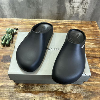 BALENCIAGA BLACK POOL SLIDE CLOGS - E027