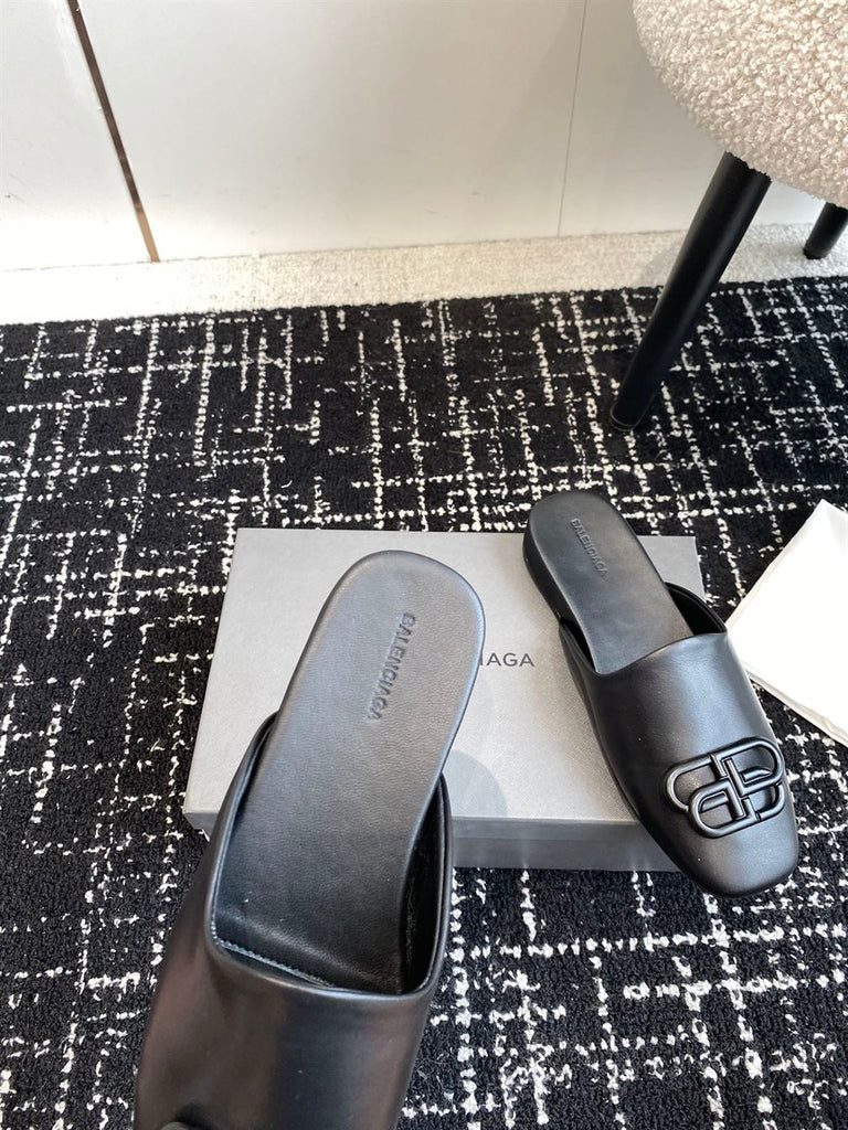 BALENCIAGA COSY BB LOGO MULES IN BLACK - E008