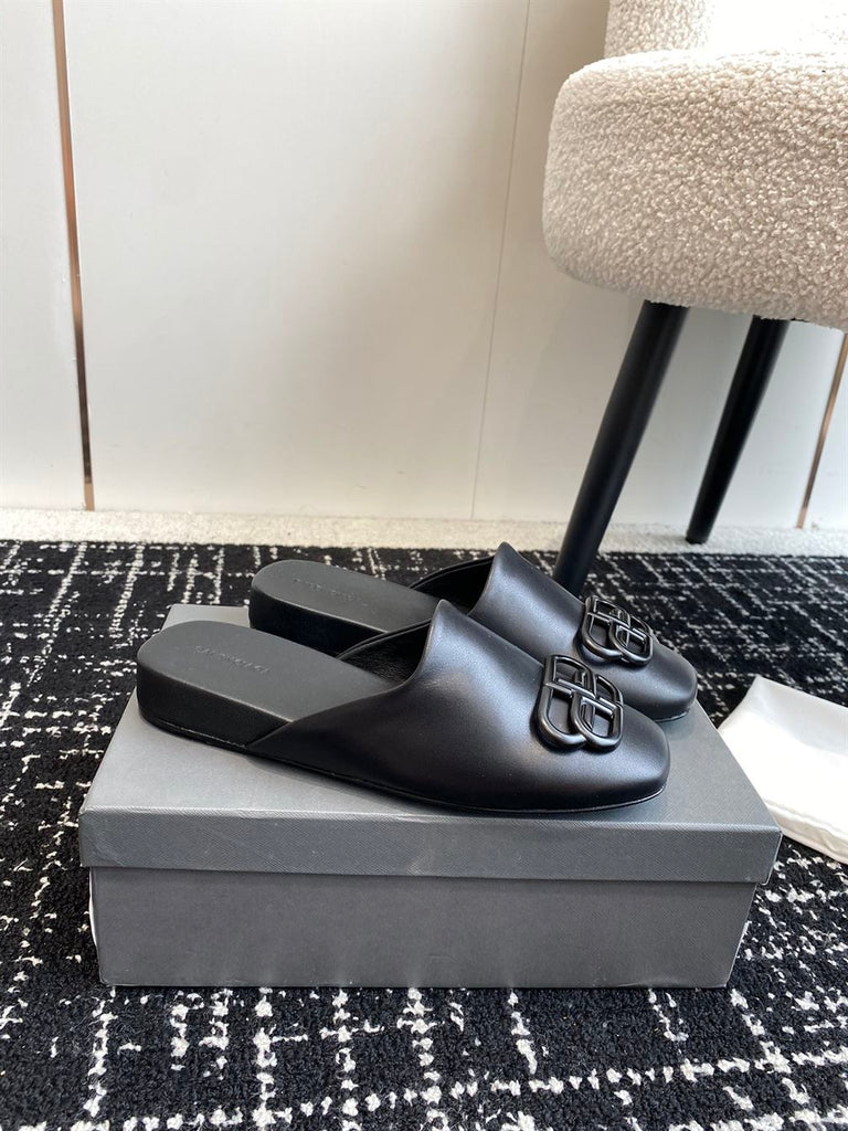 BALENCIAGA COSY BB LOGO MULES IN BLACK - E008