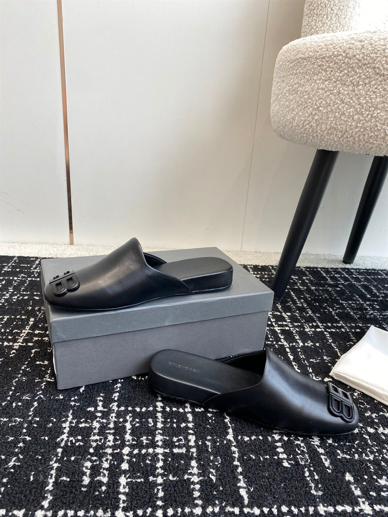 BALENCIAGA COSY BB LOGO MULES IN BLACK - E009