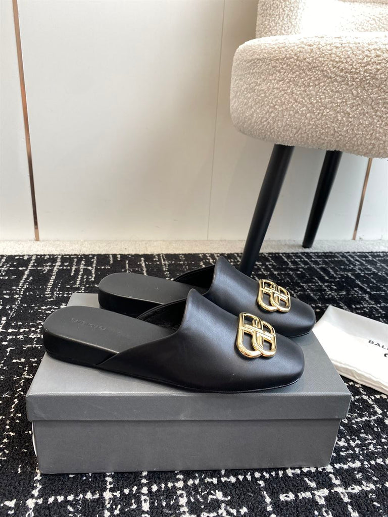 BALENCIAGA COSY BB LOGO PLAQUE MULES - E006