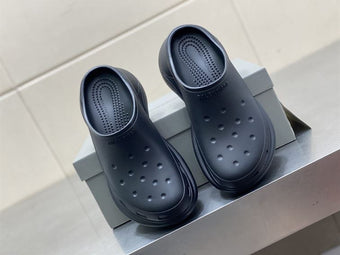 BALENCIAGA CROCS MULE IN BLACK - E020