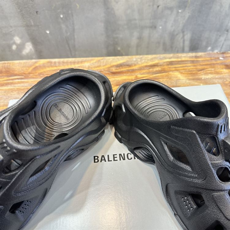 BALENCIAGA HD CUT-OUT MULES - E011