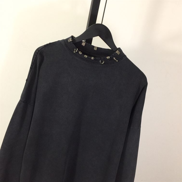 BALENCIAGA PIERCED ROUND SWEATSHIRT OVERSIZED IN BLACK FADED - BH019