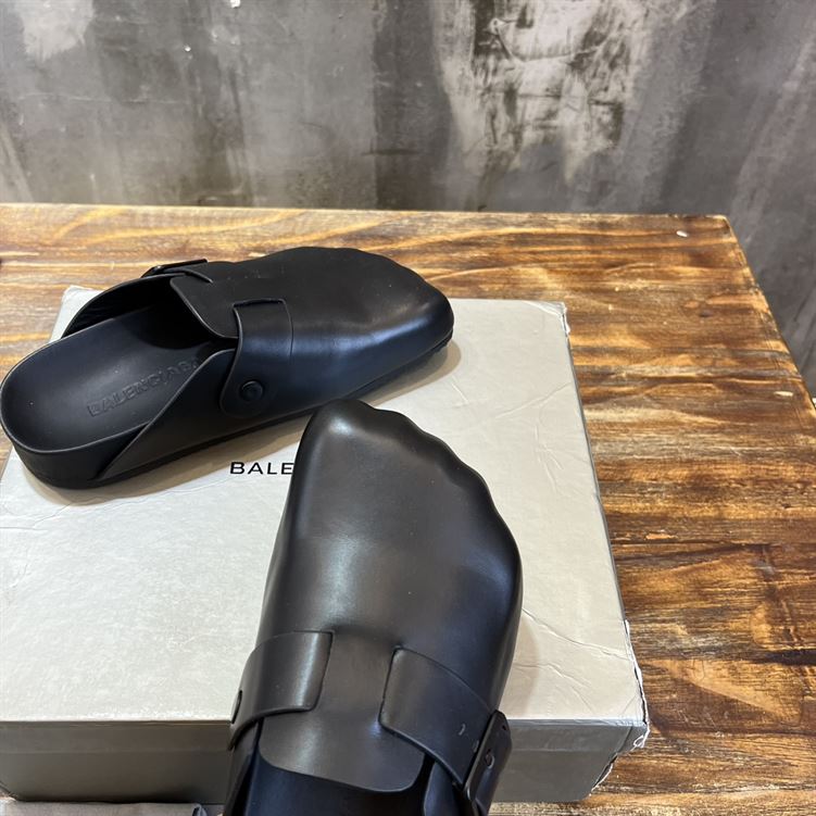 BALENCIAGA SUNDAY MULE IN BLACK - E018