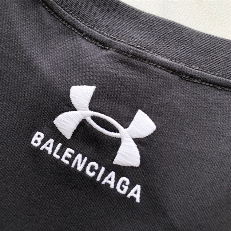 BALENCIAGA UNDER ARMOUR T-SHIRT OVERSIZED FIT IN BLACK WHITE - Y030