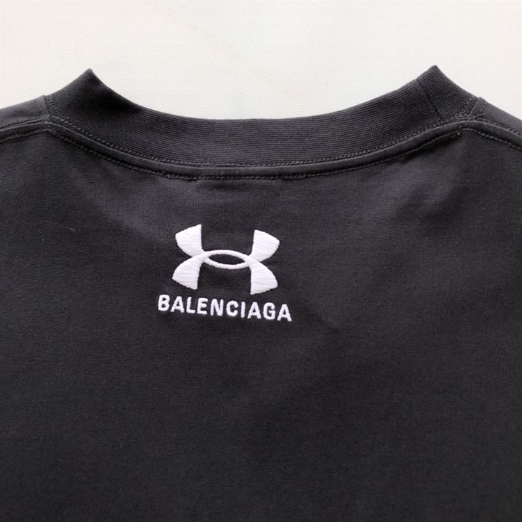 BALENCIAGA UNDER ARMOUR T-SHIRT OVERSIZED FIT IN BLACK WHITE - Y030