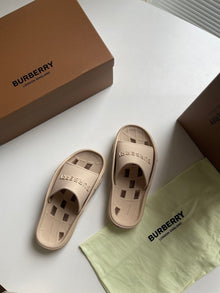 BURBERRY BUCKLOW SLIDES BLACK - U010