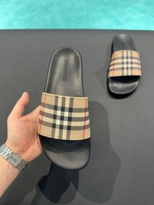 BURBERRY CHECK SLIDES - U005