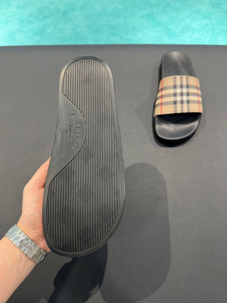 BURBERRY CHECK SLIDES - U005