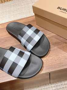 BURBERRY CHECK SLIDES - U014