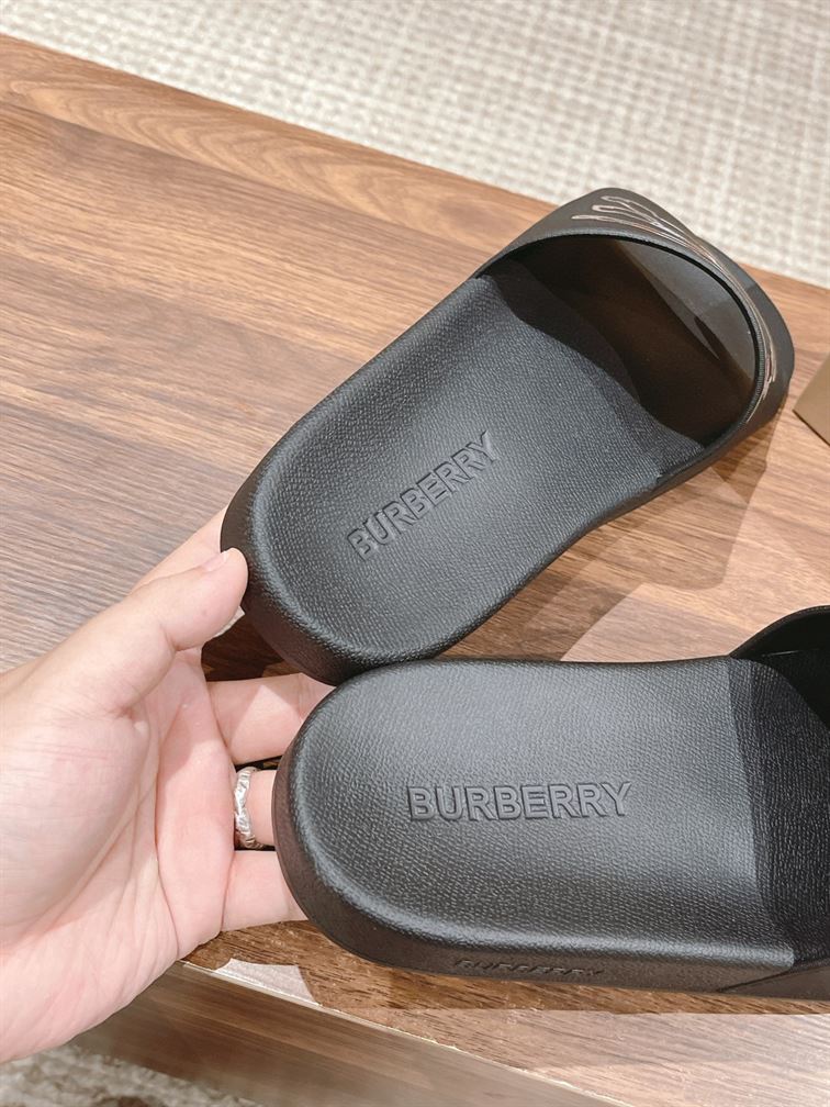 BURBERRY CHECK SLIDES - U015