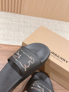 BURBERRY CHECK SLIDES - U015