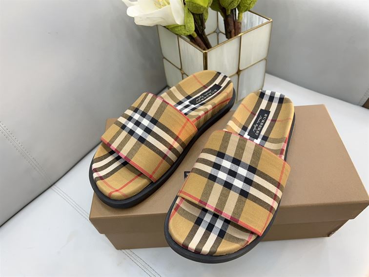 BURBERRY CHECK SLIDES - U028