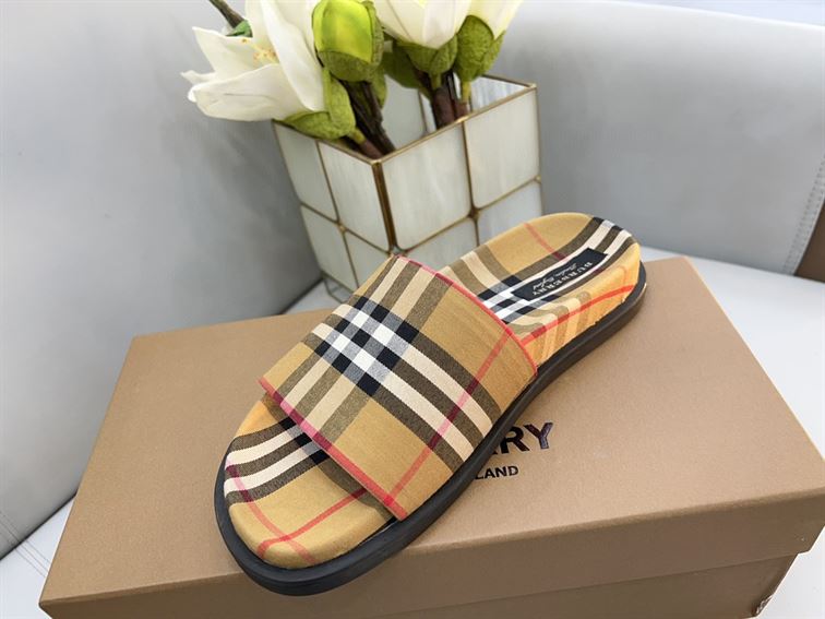 BURBERRY CHECK SLIDES - U028