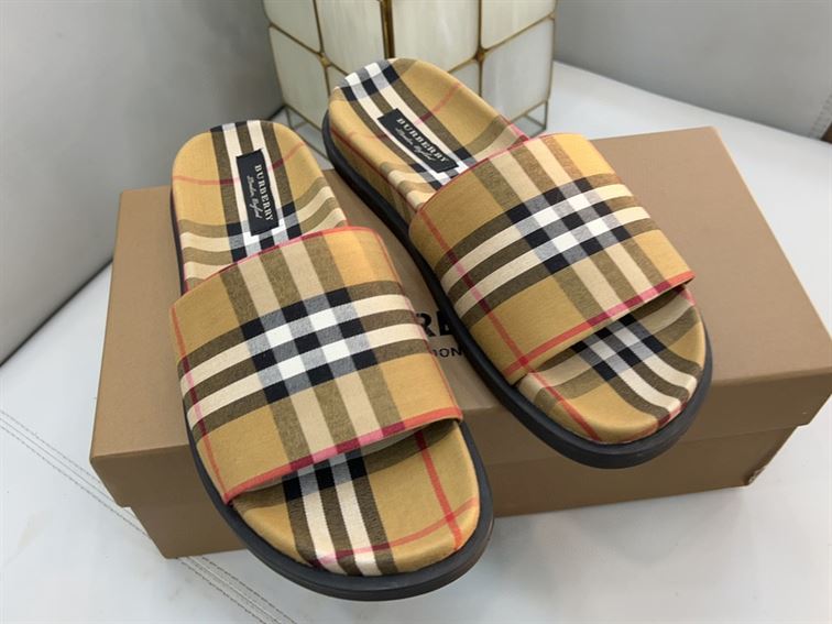 BURBERRY CHECK SLIDES - U028