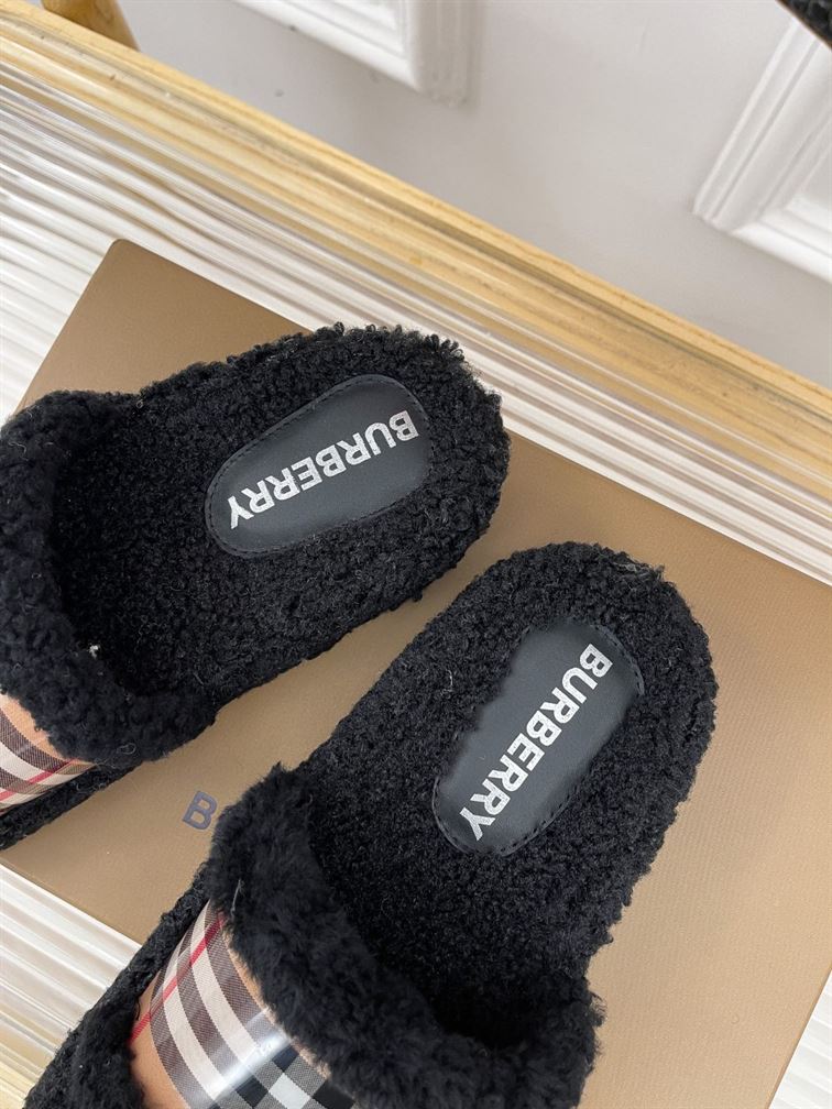 BURBERRY FUR SLIDES - U016