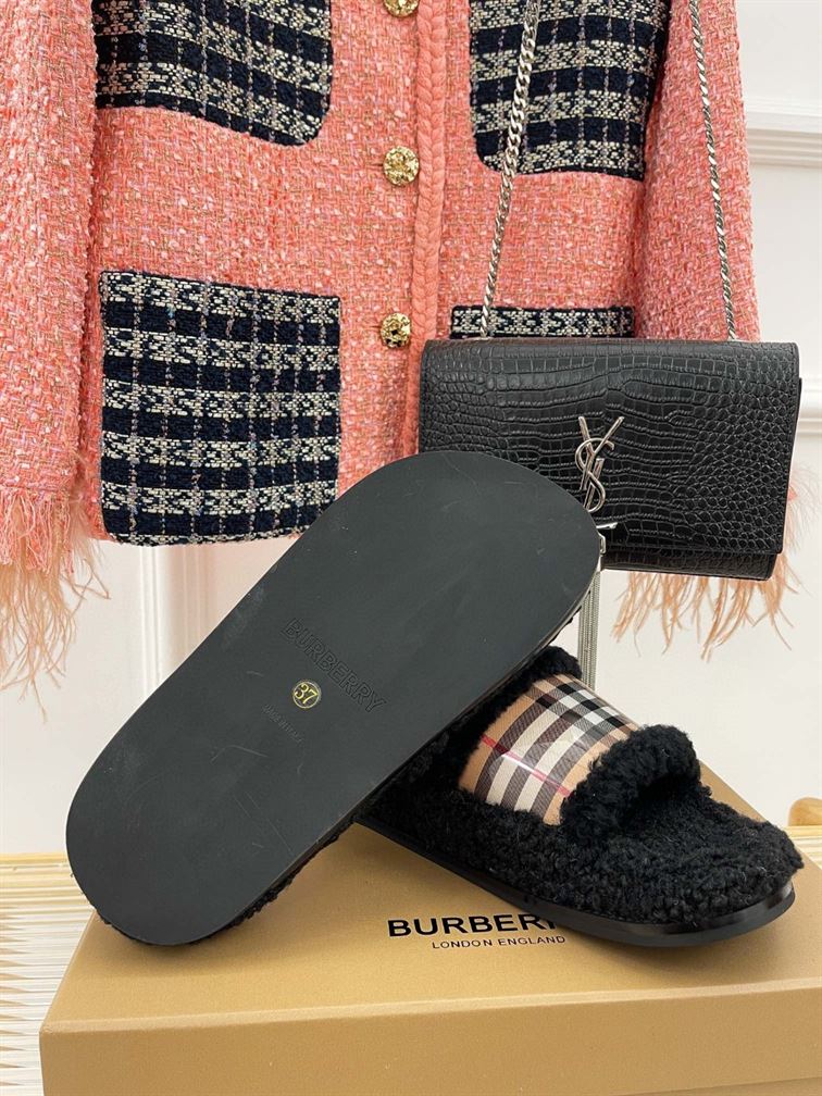 BURBERRY FUR SLIDES - U016