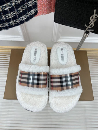 BURBERRY FUR SLIDES - U017