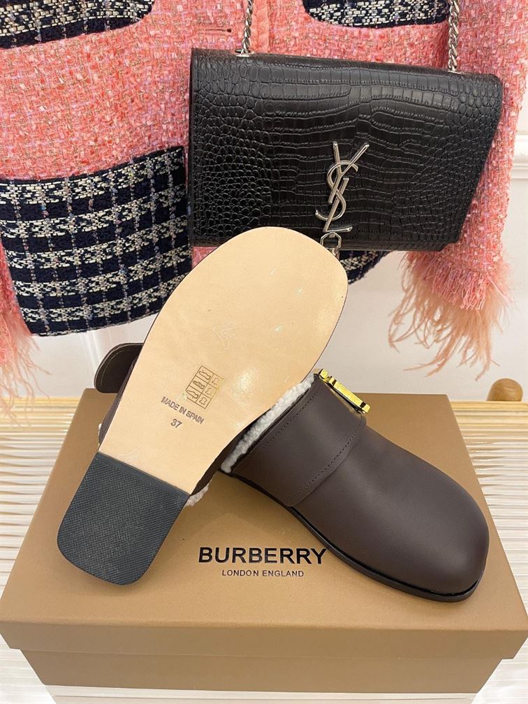 BURBERRY MONOGRAM DETAIL SHEARLING-LINED LEATHER MULES - U021